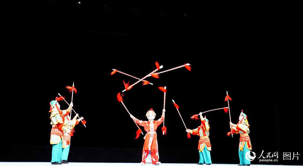 婺剧选段精彩上演。