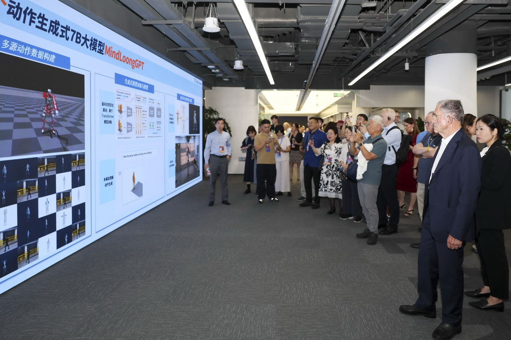 世界中国学专家在沪感受中国式现代化