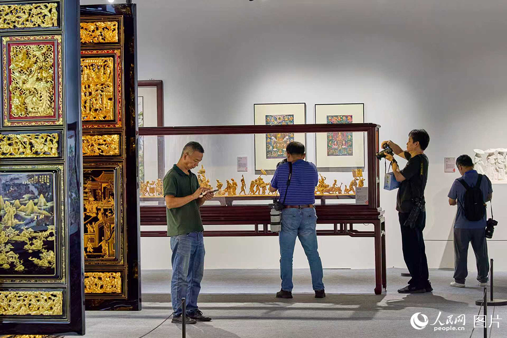 浙江金华：民间工艺精品展精品荟萃