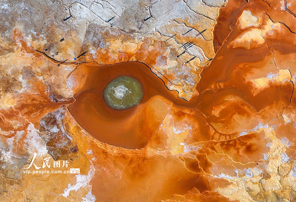 青海海西：艾肯泉景色壮美