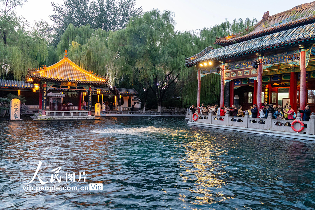 山東濟南：趵突泉再現“趵突騰空”景象【5】