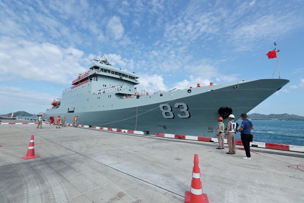 10月16日，戚继光舰抵达泰国梭桃邑港。新华社记者 孙玮彤 摄