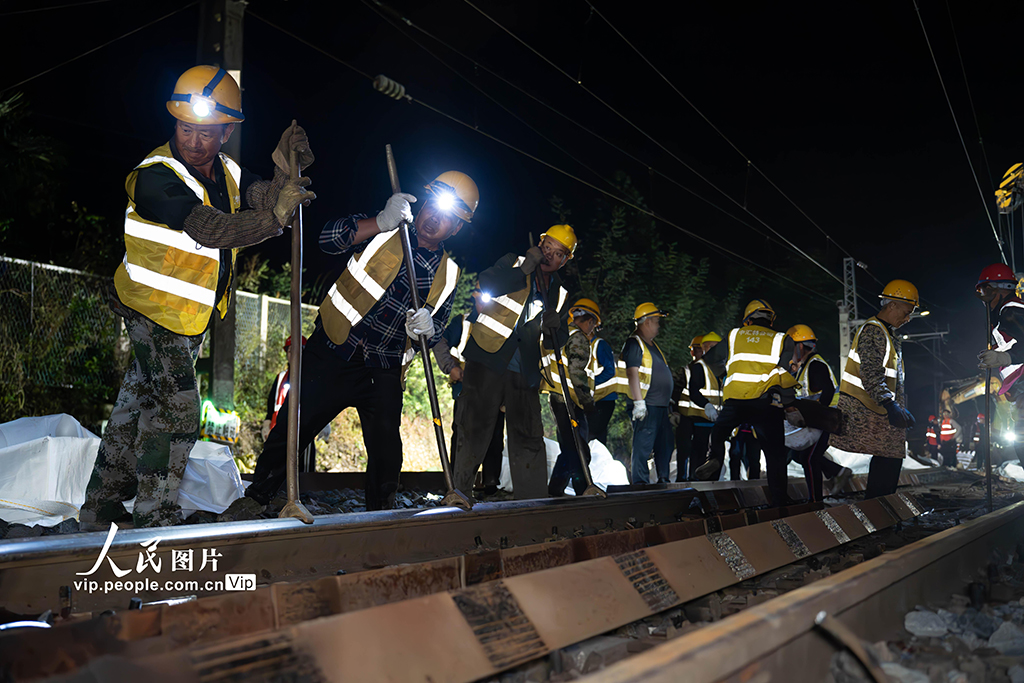 貴州貴陽：川黔鐵路集中修施工有序推進【4】