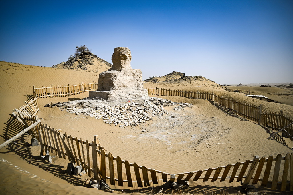 這是尼雅遺址內的佛塔（10月17日攝）。