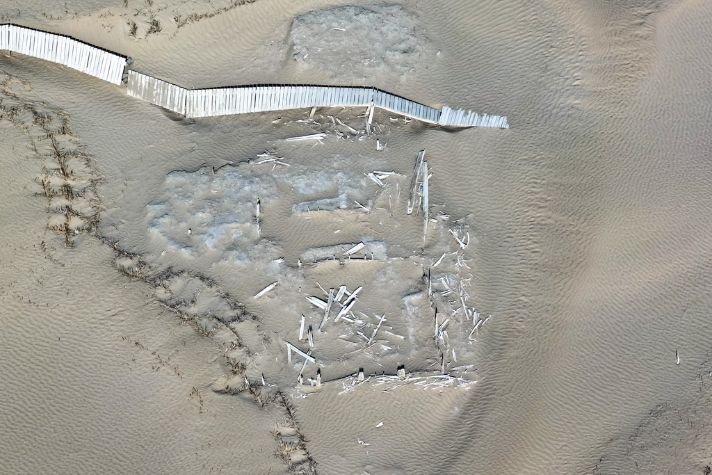 這是尼雅遺址內建筑遺跡等（無人機照片，10月17日攝）。