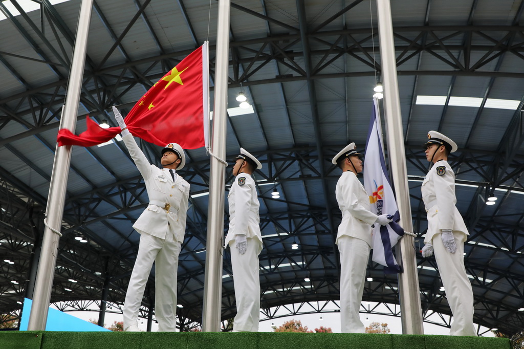 10月19日，開幕式上升中國國旗。新華社記者 黎雲 攝