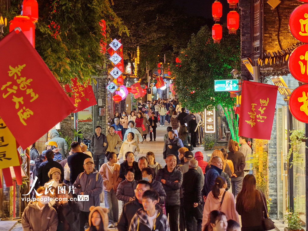 江苏扬州：“夜经济”点亮古街【5】