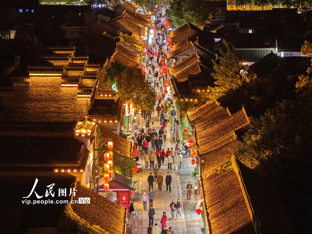 江苏扬州：“夜经济”点亮古街【6】