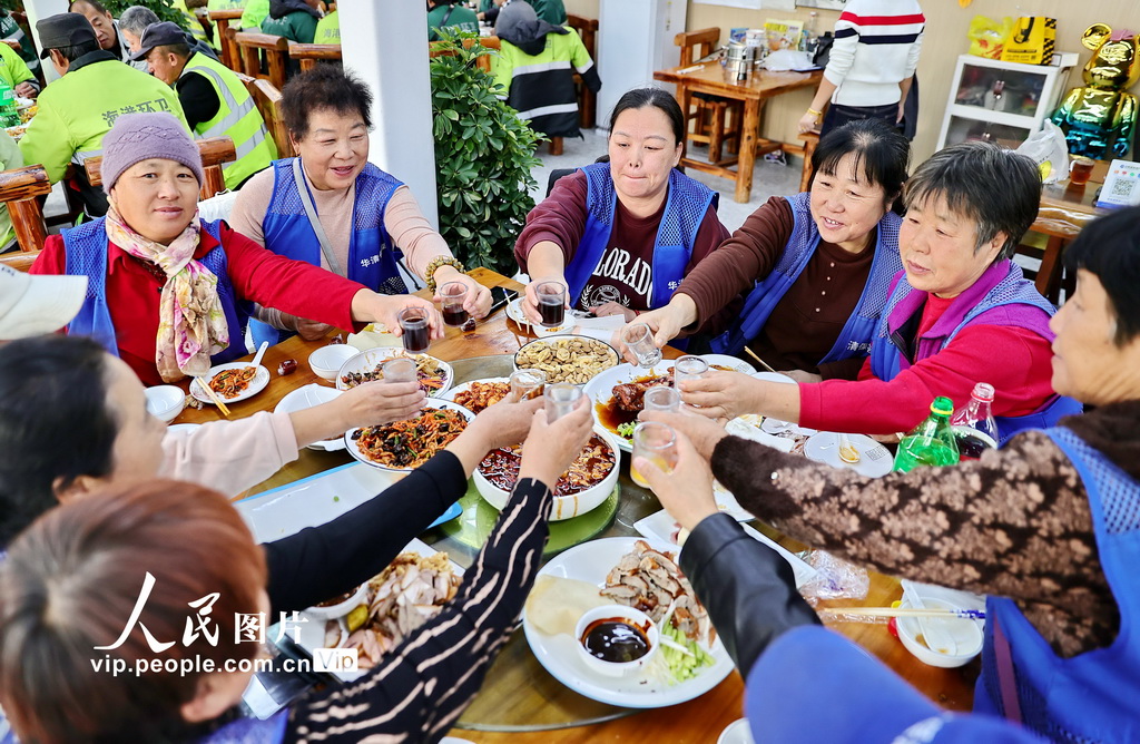 河北秦皇島：關愛環衛工人 迎接全國環衛工人節【3】