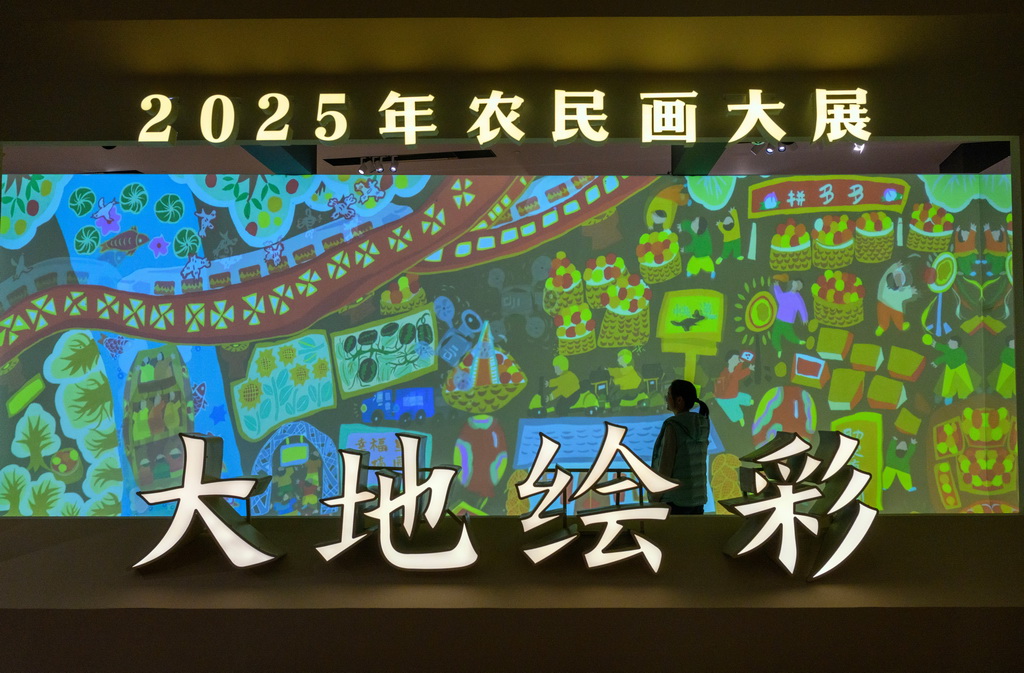 10月28日，觀眾在參觀展覽。