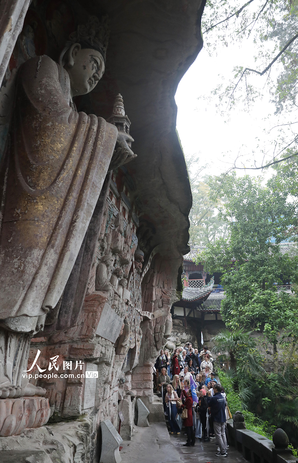 外国游客参观大足石刻【5】