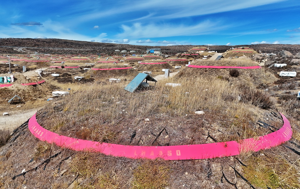 10月28日拍摄的高海拔宇宙线观测站（无人机照片）。