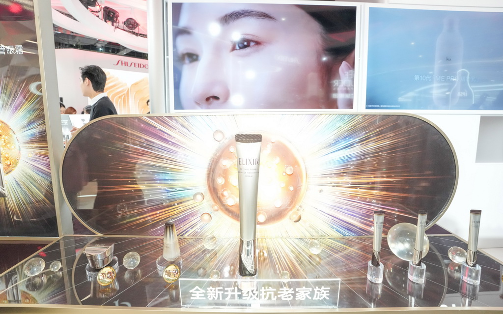 这是11月6日在第八届进博会消费品展区拍摄的资生堂护肤品。新华社记者 任鹏飞 摄