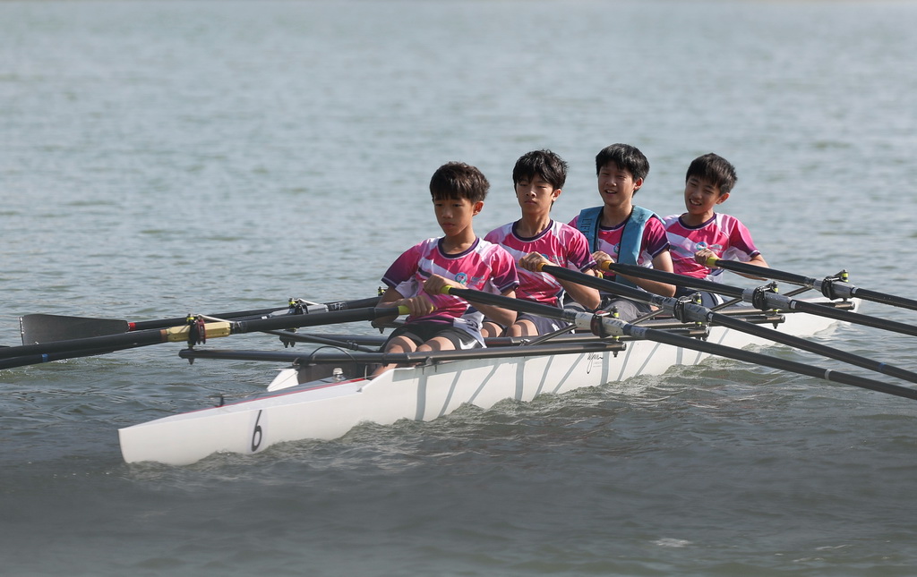 11月1日，学员们在天沐河上训练。新华社记者 胡星宇 摄