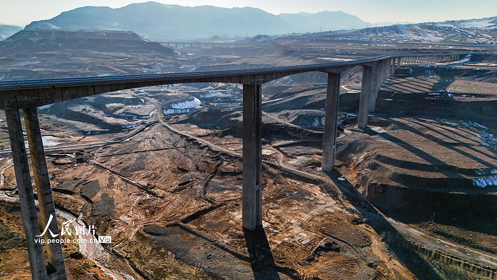 新疆昌吉：头屯河连接线特大桥改写区域交通格局【2】