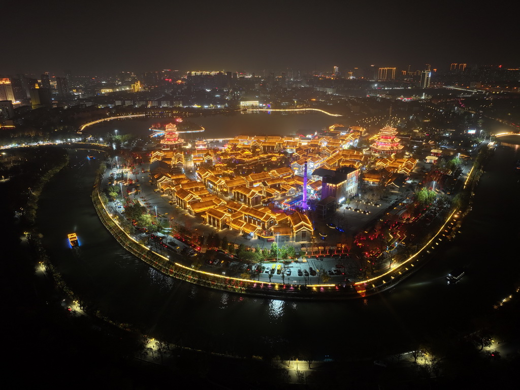 京杭大运河沧州段夜色（11月11日摄，无人机照片）。