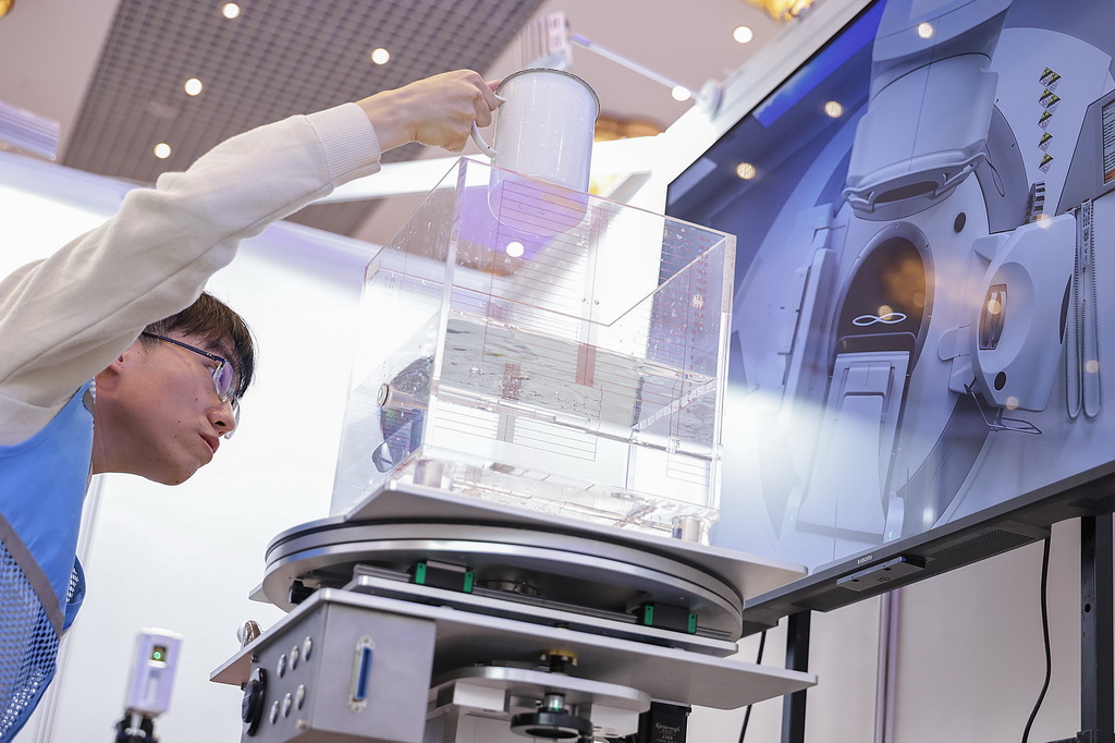 11月12日，选手在操作技能竞赛中。