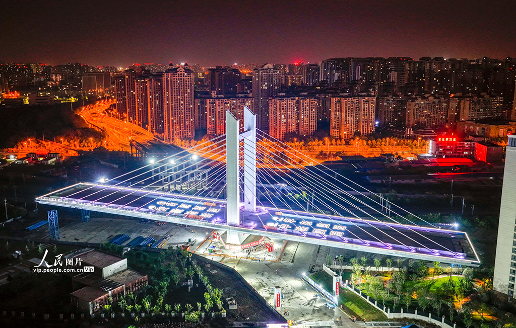 安徽合肥：万吨涉铁桥梁成功转体【6】