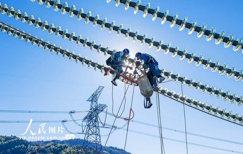 安徽六安：應對寒潮 保冬季電力供應【4】