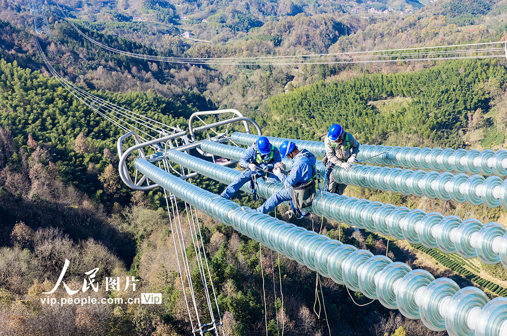 安徽六安：應對寒潮 保冬季電力供應【2】