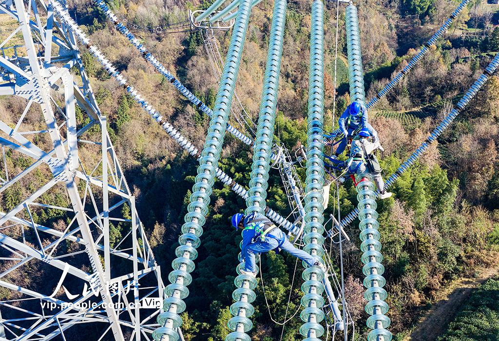 安徽六安：應對寒潮 保冬季電力供應【7】