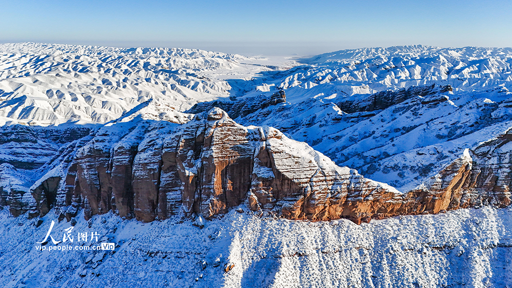 新疆呼圖壁：雪映丹霞 展現壯美冬日畫卷【4】
