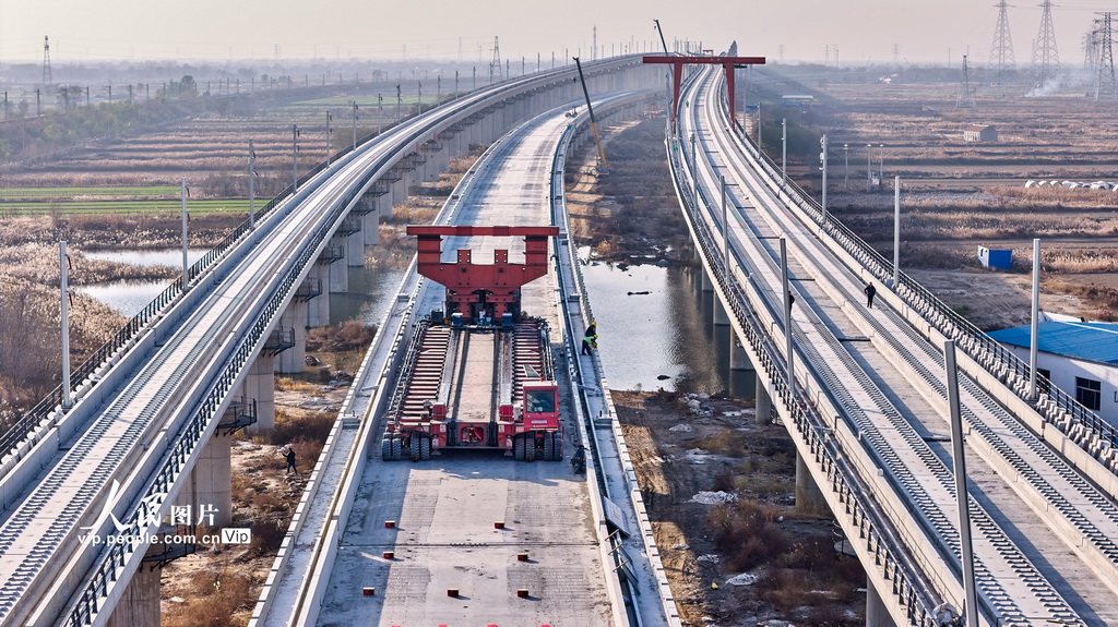 山东滨州：津潍高铁站前七标圆满完成911孔箱梁架设任务【2】