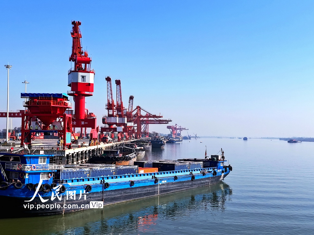 江西贛江新區:龍頭崗綜合碼頭作業忙【3】