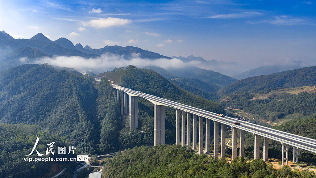 云南文山：那兴高速公路建设有序推进