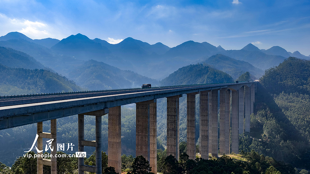 雲南文山:那興高速公路建設有序推進【2】