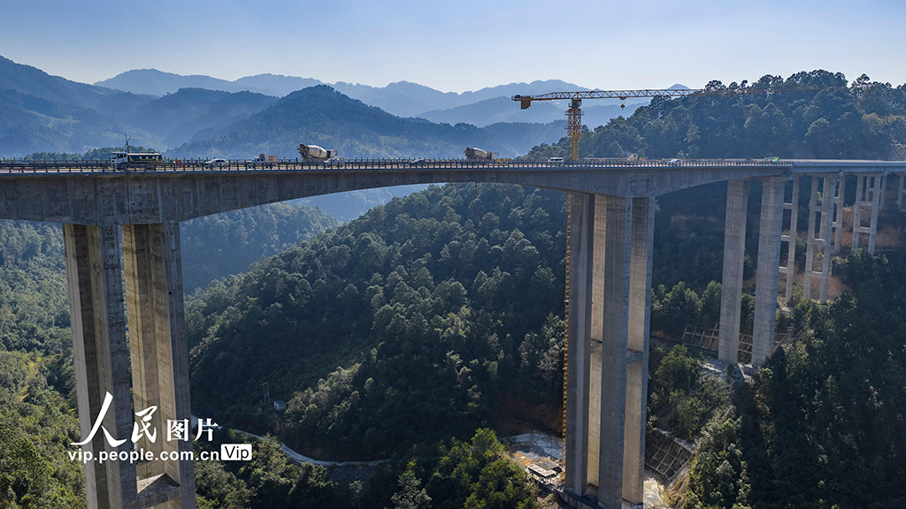 雲南文山：那興高速公路建設有序推進【7】