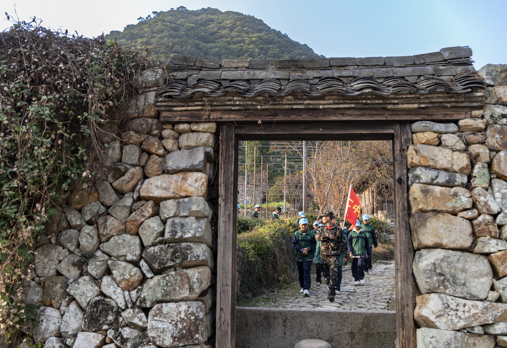 12月2日，中學生在赤溪村進行鄉村研學。