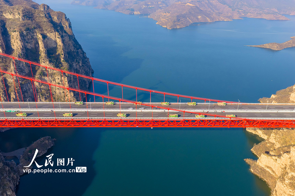 河南濟源:黃河三峽大橋進行荷載試驗【6】