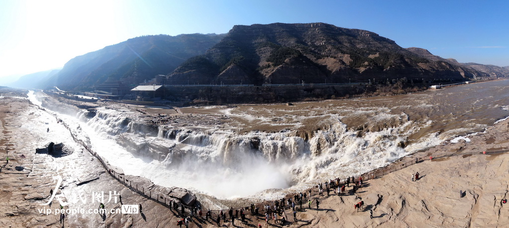 2025年12月6日拍摄的黄河壶口瀑布全景图。