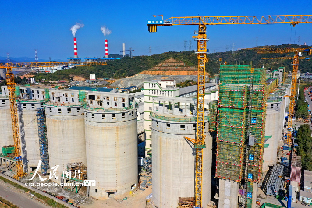 2025年12月6日拍摄的位于浙江省玉环市大麦屿码头的中央储备粮玉环直属库有限公司仓储项目施工现场。