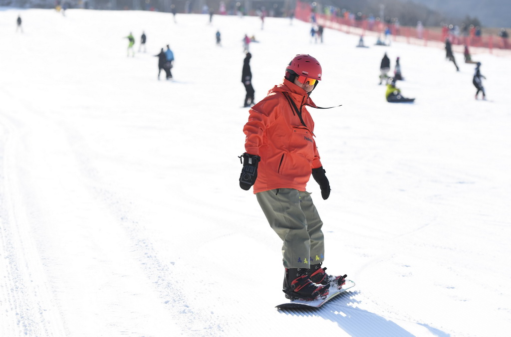 全民健身——京郊小镇滑雪热