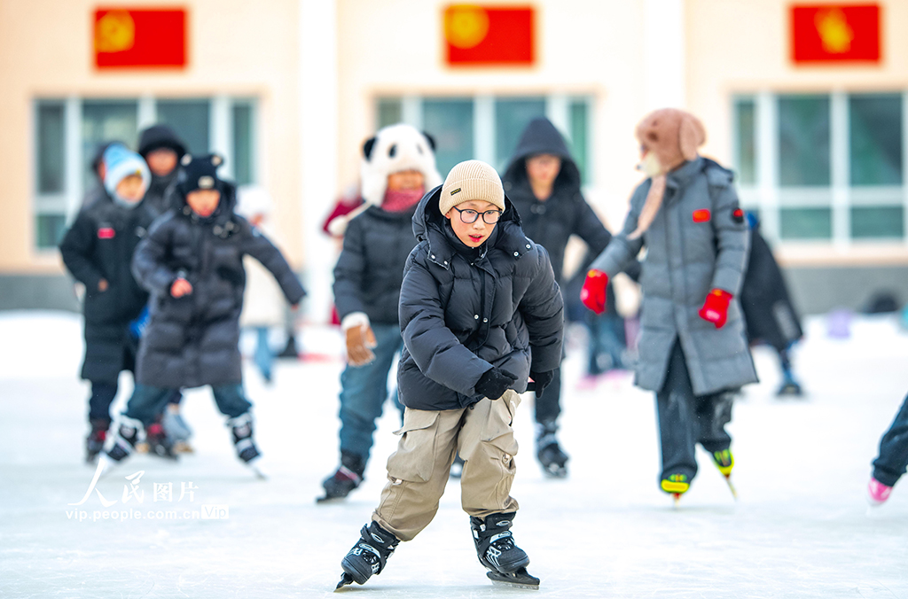 内蒙古呼伦贝尔：冰雪校园 美育童心
