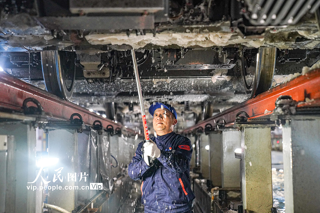 河南鄭州：全力應對寒潮降雪天氣 保障動車組運行安全【6】