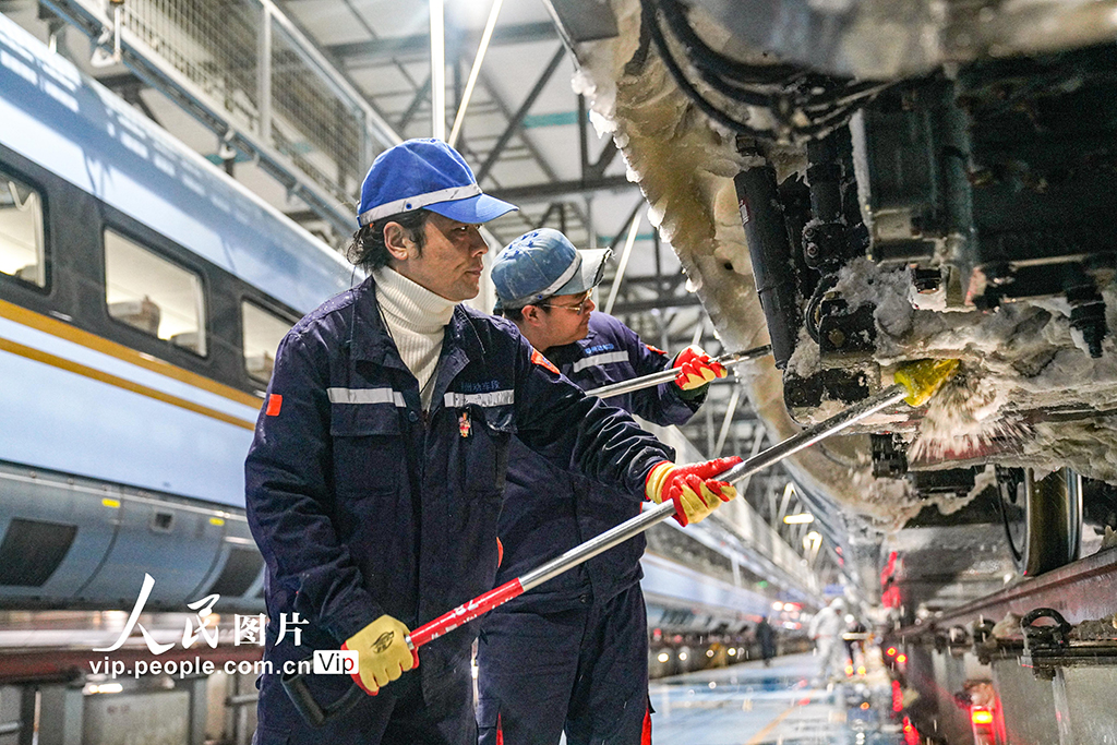 河南鄭州：全力應對寒潮降雪天氣 保障動車組運行安全【7】