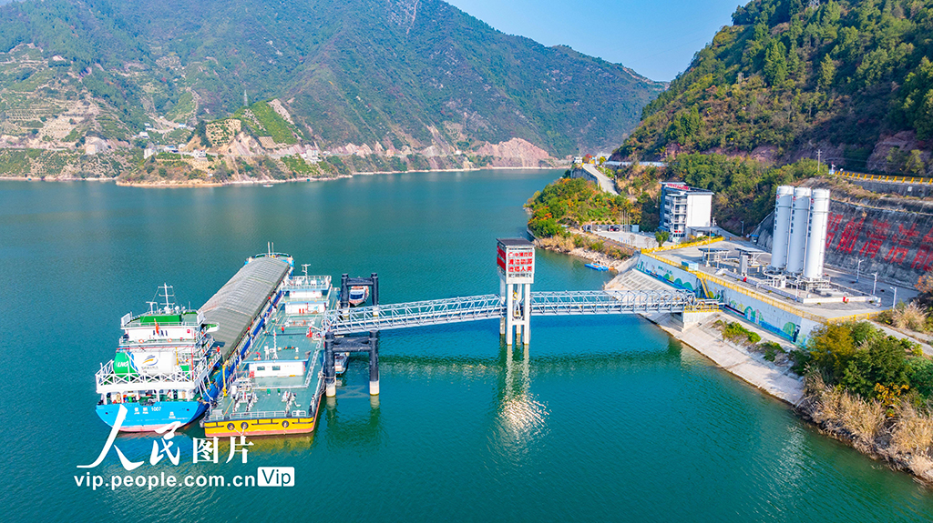 湖北秭归：航运能源转型 守护长江生态