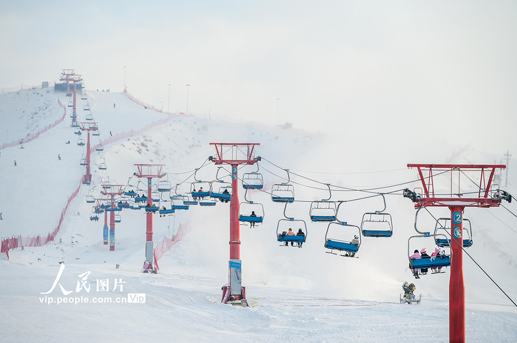 新疆昌吉：乐享冰雪运动【2】