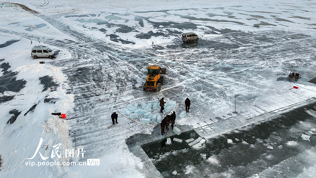 新疆巴里坤:冬湖取冰【2】