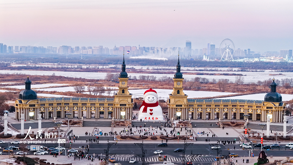 黑龍江哈爾濱：大雪人亮相群力音樂公園【3】