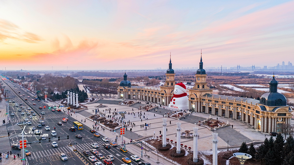 黑龍江哈爾濱：大雪人亮相群力音樂公園【4】