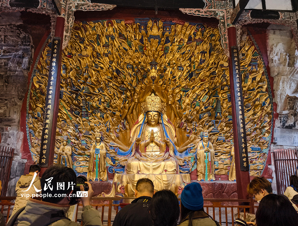 重庆：大足石刻游人如织【3】