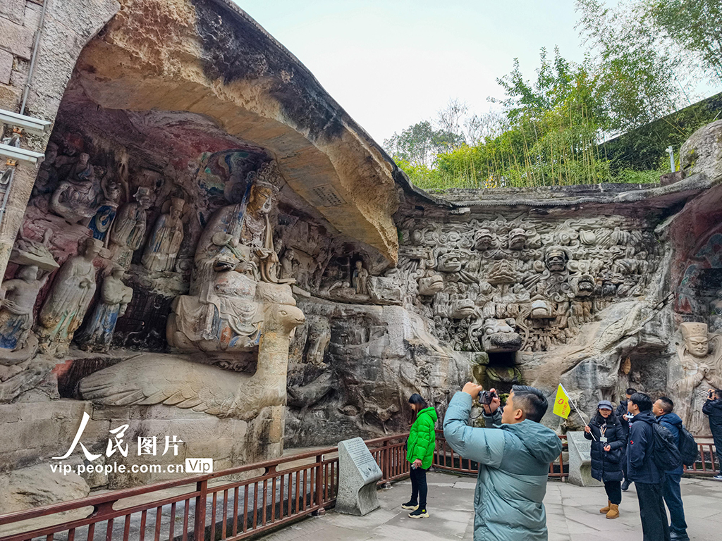 重庆：大足石刻游人如织【4】