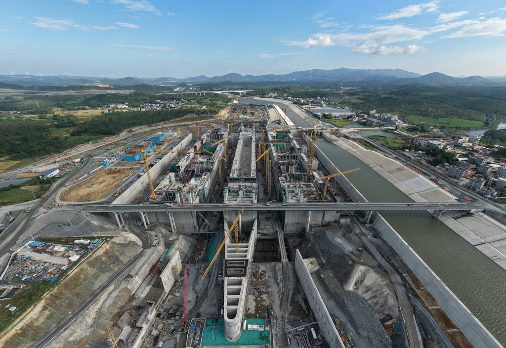这是平陆运河企石枢纽建设现场（11月12日摄，无人机照片）。新华社记者 周华 摄