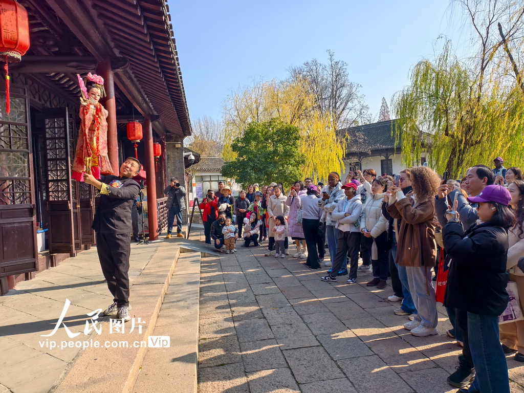 江蘇如皋：外國留學生體驗非遺木偶【2】