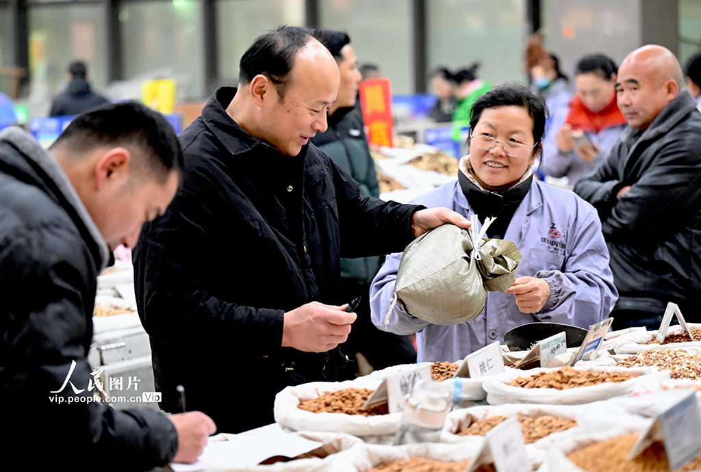 安徽亳州：年末“药市”交易繁忙【4】