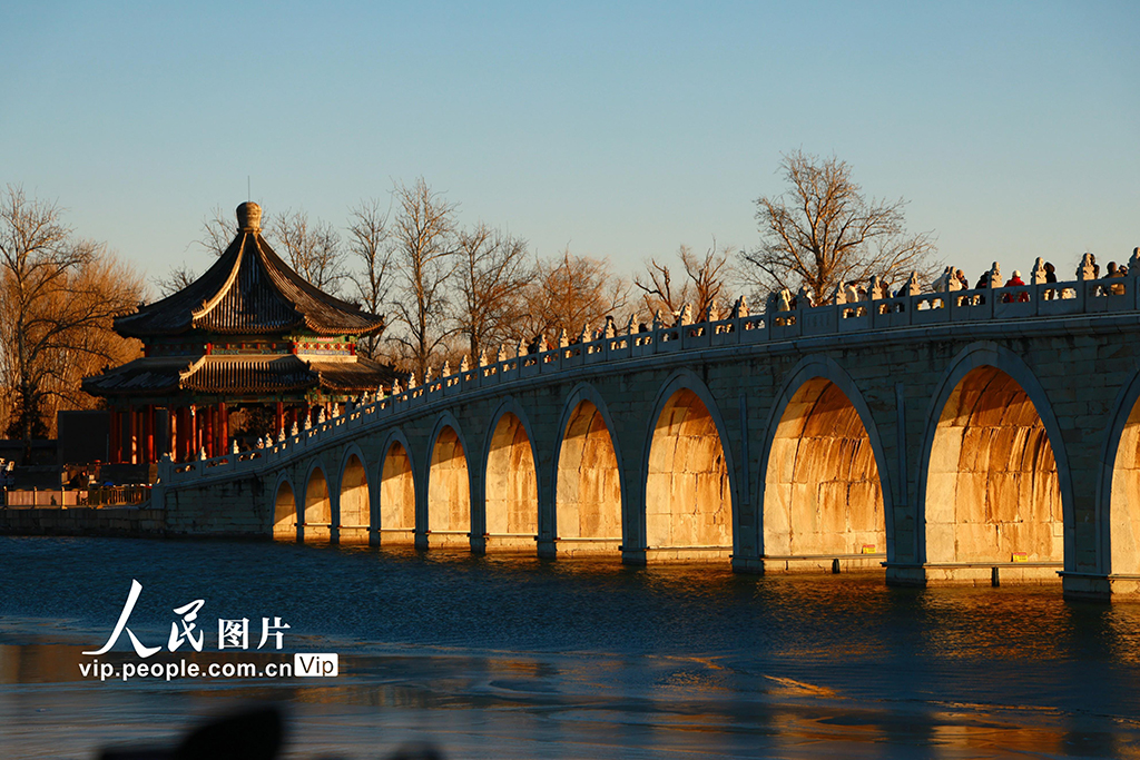 北京：頤和園十七孔橋現“金光穿洞”美景【3】